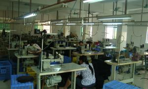 涉水運動與電腦 防水科技與智能裝備的融合創新