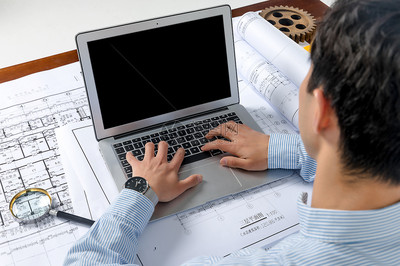 高效工作，從一張優質的工程師電腦辦公圖片開始